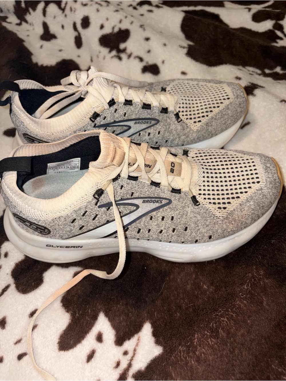 Brooks Women’s Glycerin Running Shoes - Cream and Gray sz 7.5